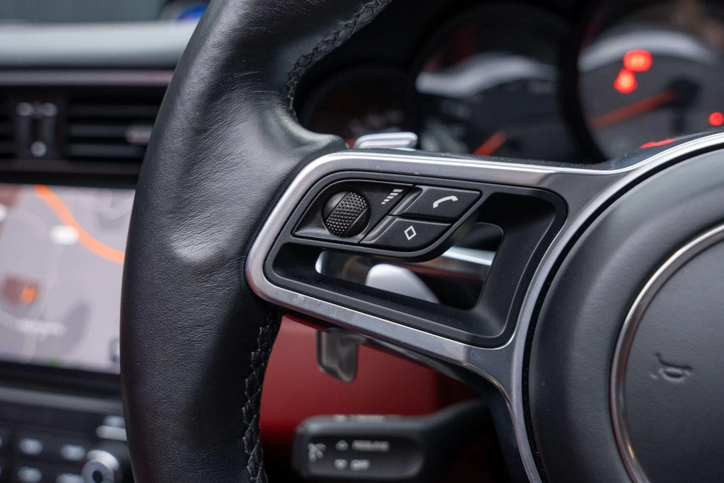 Porsche 911 2017 67 Carrera Red #33
