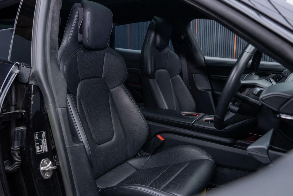 Porsche Taycan Performance Plus 93.4Kwh Turbo Cross Turismo Black #2