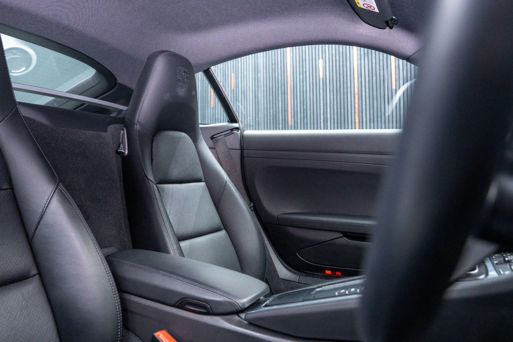 Porsche 718 Cayman 2L Null Black #37