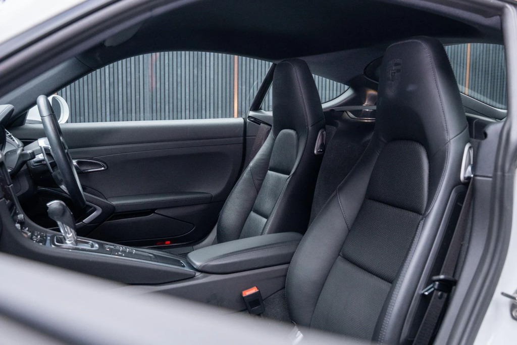 Porsche 718 Cayman 2L Null Black #39