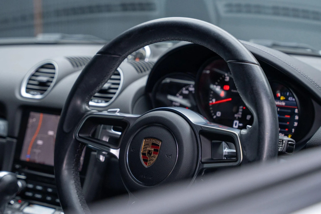 Porsche 718 Cayman 2L Null Black #43