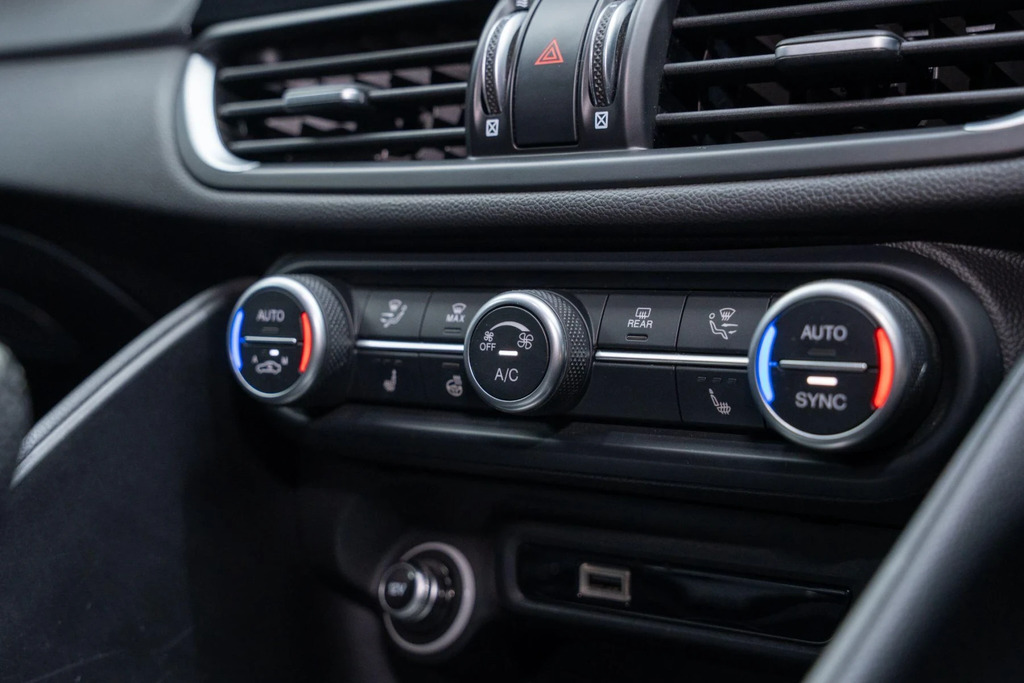 Alfa Romeo Giulia Saloon Black #10