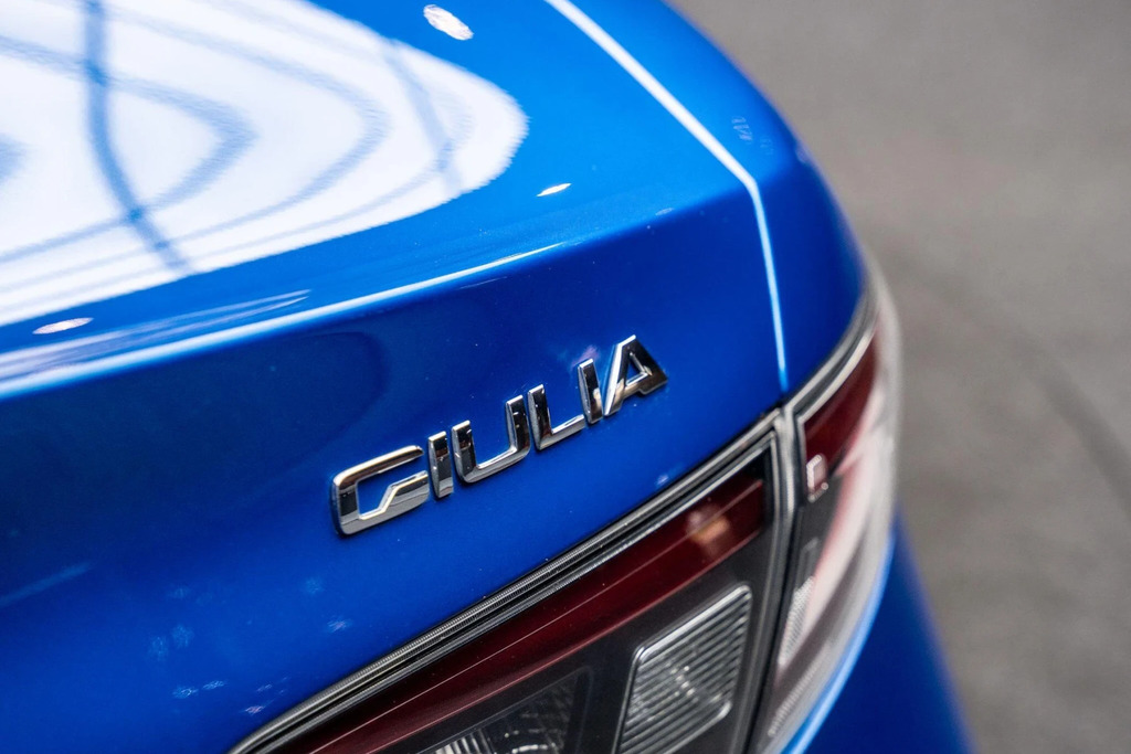Alfa Romeo Giulia Saloon Black #26
