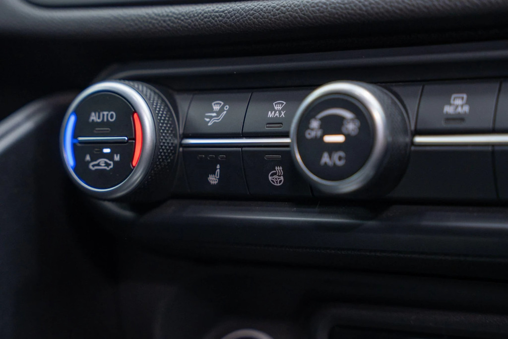 Alfa Romeo Giulia Saloon Black #16
