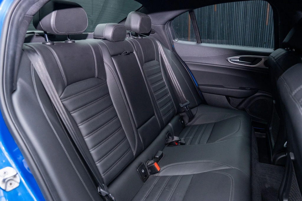 Alfa Romeo Giulia Saloon Black #14