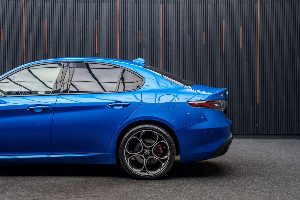 Alfa Romeo Giulia Saloon Black #17