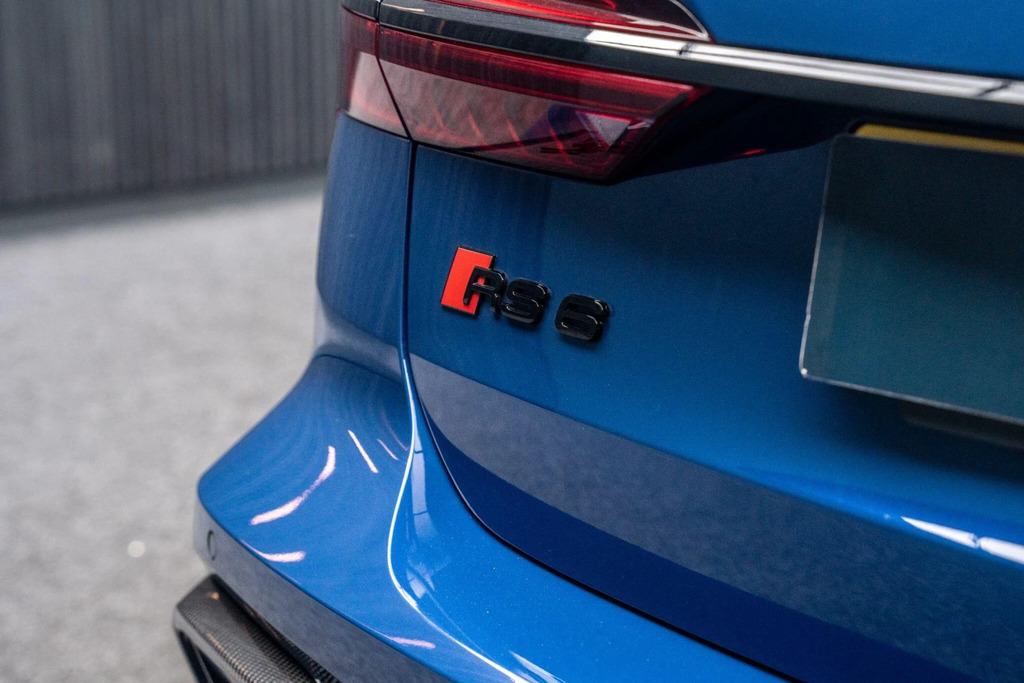 Audi RS6 Avant Estate Black #27