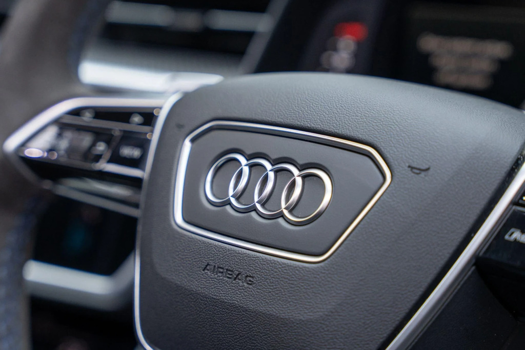 Audi RS6 Avant Estate Black #36