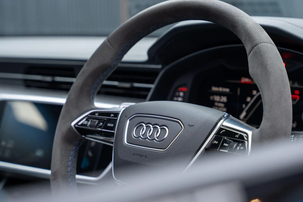 Audi RS6 Avant Estate Black #54