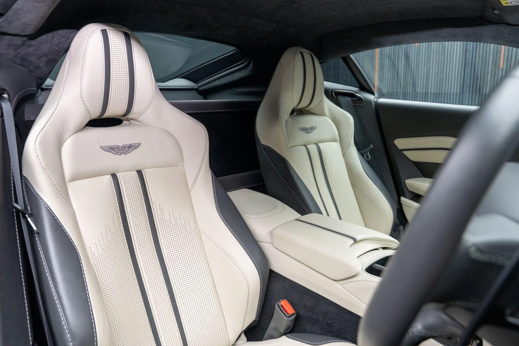 Aston Martin Vantage Vantage V8 Silver #12