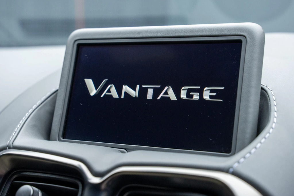 Aston Martin Vantage Vantage V8 Silver #8