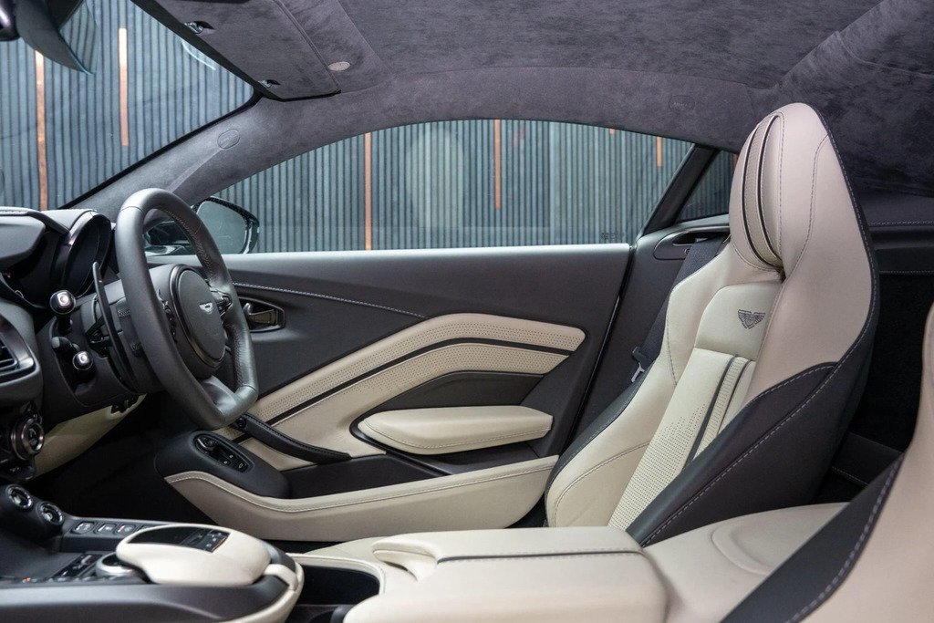 Aston Martin Vantage Vantage V8 Silver #36