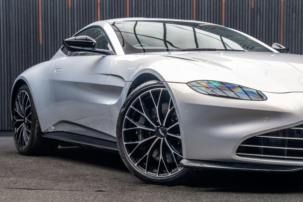 Aston Martin Vantage Vantage V8 Silver #7