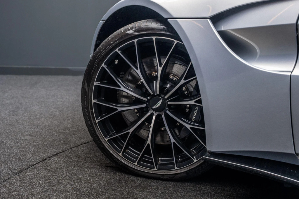 Aston Martin Vantage Vantage V8 Silver #13