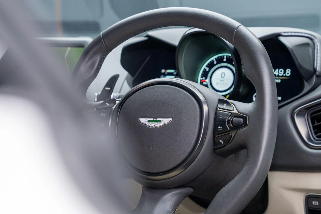 Aston Martin Vantage Vantage V8 Silver #35
