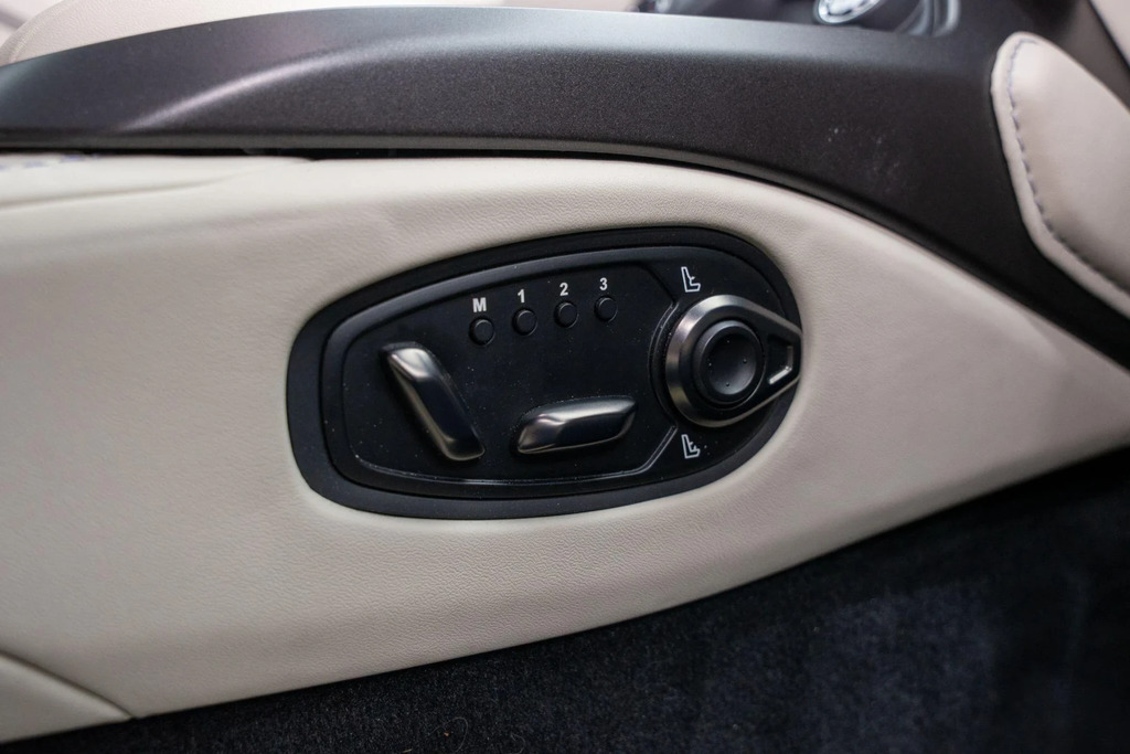Aston Martin Vantage Vantage V8 Silver #18