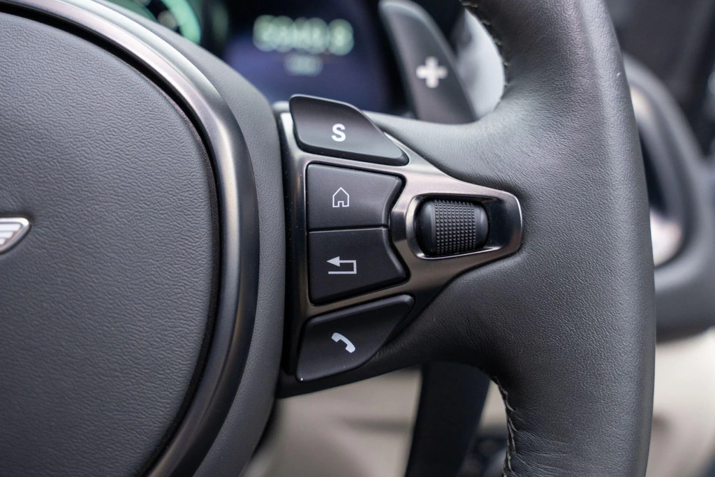 Aston Martin Vantage Vantage V8 Silver #33