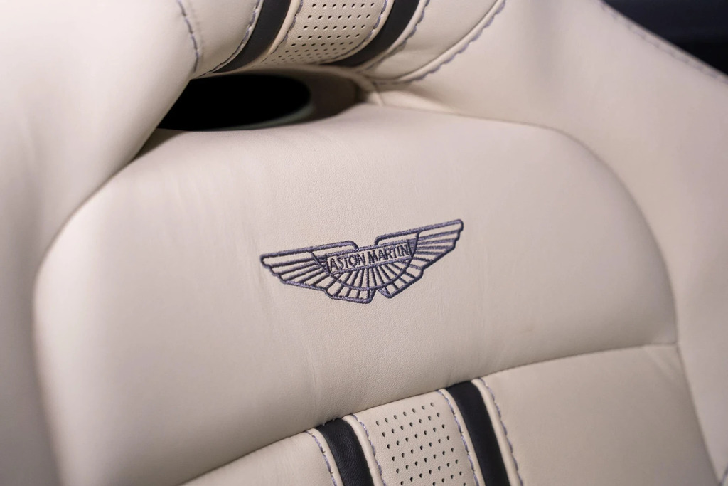 Aston Martin Vantage Vantage V8 Silver #14
