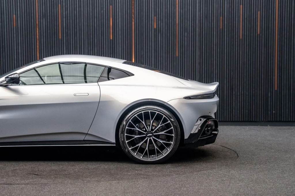 Aston Martin Vantage Vantage V8 Silver #17