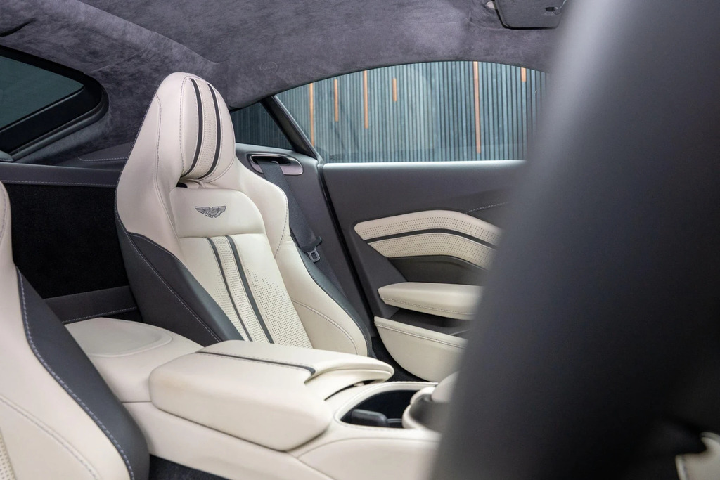 Aston Martin Vantage Vantage V8 Silver #16