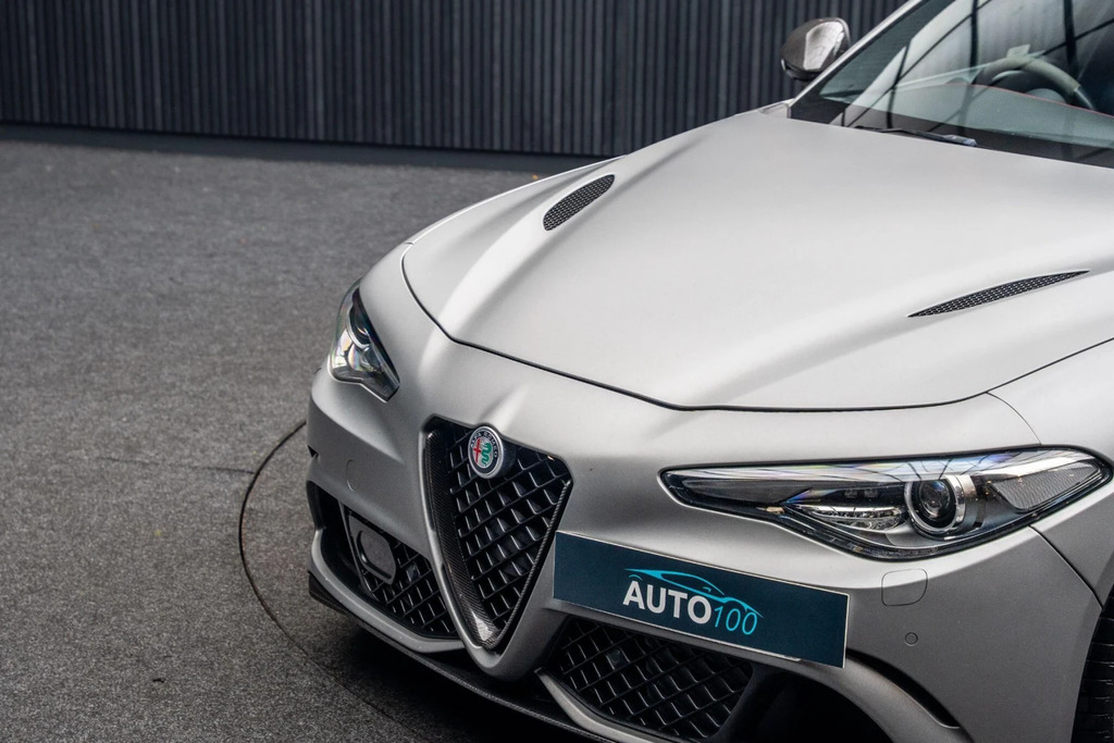 Alfa Romeo Giulia Red #33