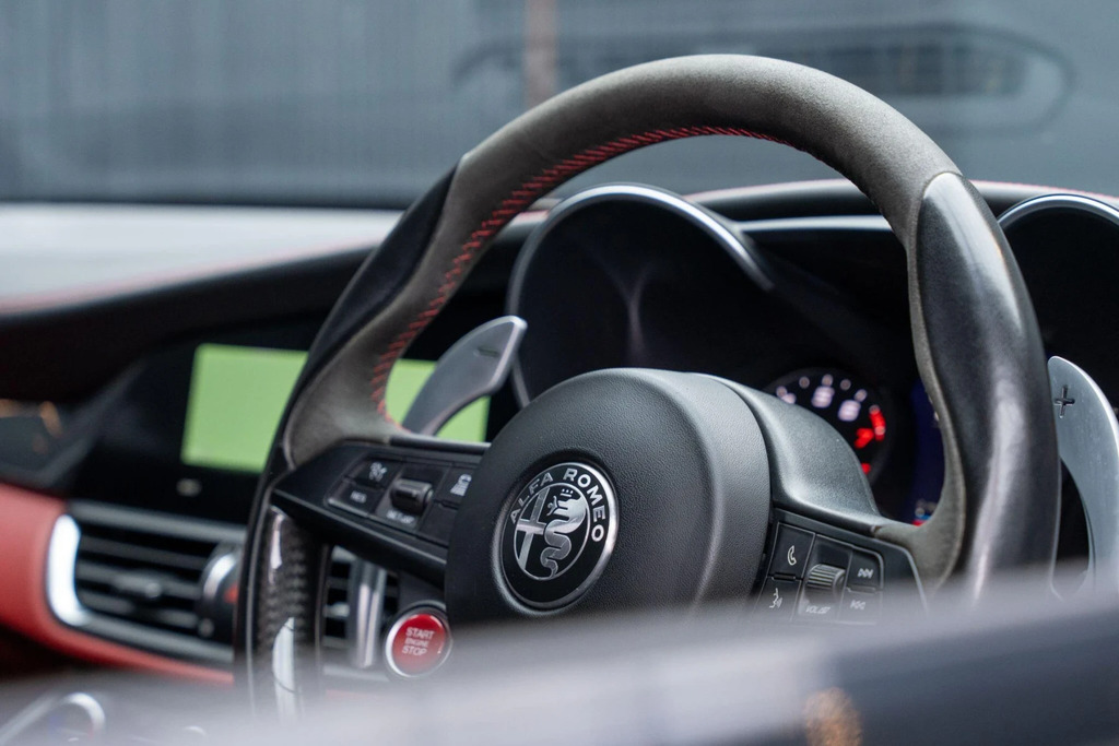 Alfa Romeo Giulia Red #51