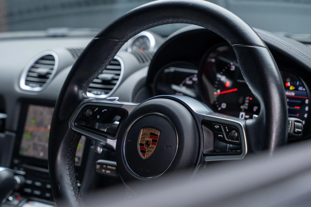 Porsche 718 Cayman 2L Null Silver #39
