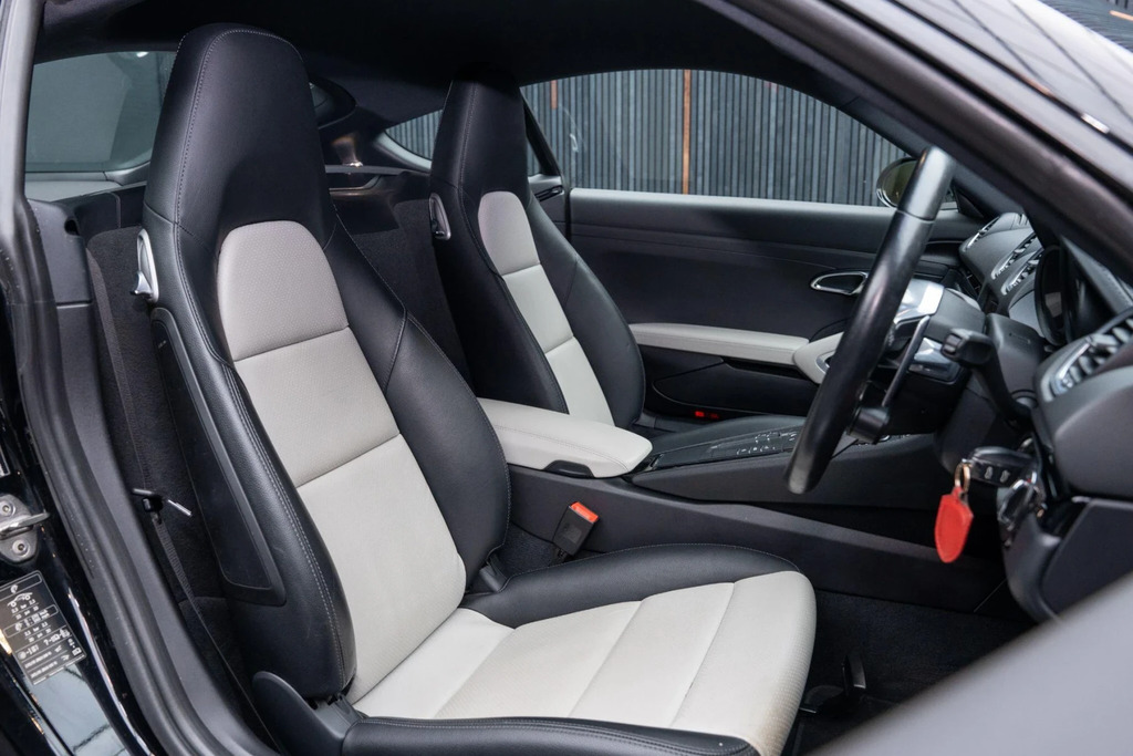 Porsche 718 Cayman 2L Null Silver #38
