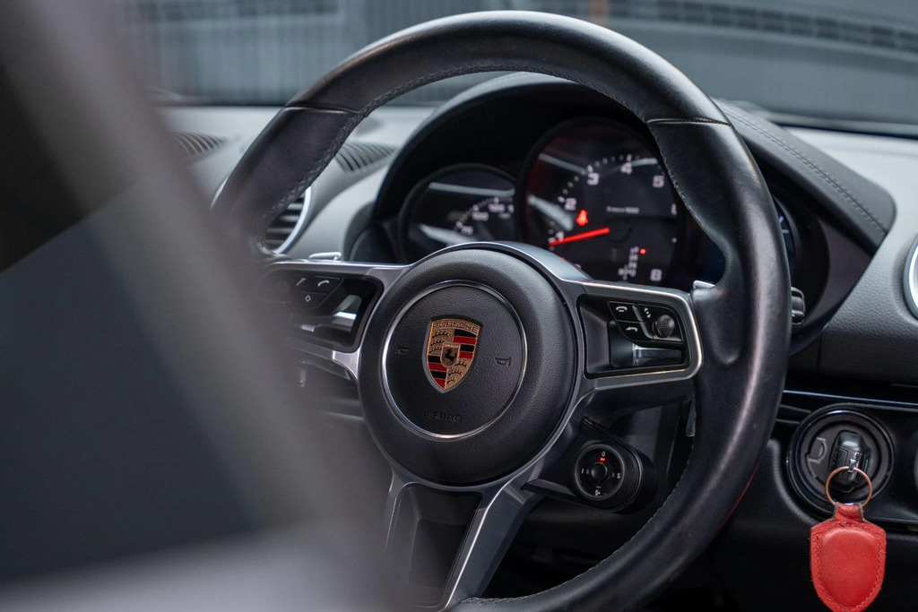 Porsche 718 Cayman 2L Null Silver #37
