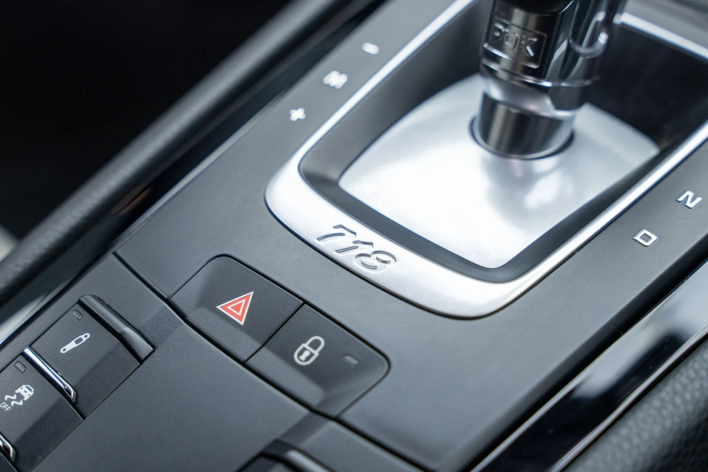 Porsche 718 Cayman 2L Null Silver #32
