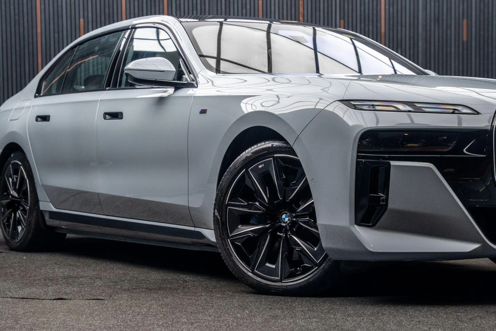 BMW i7 I7 M70 Xdrive Blue #7