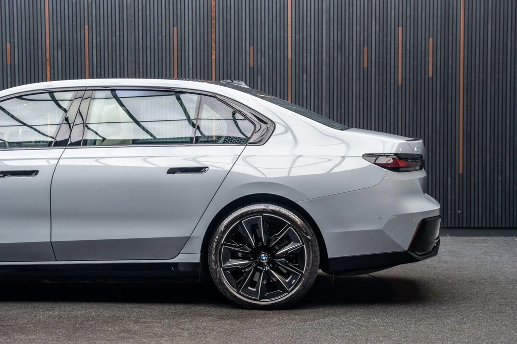 BMW i7 I7 M70 Xdrive Blue #17