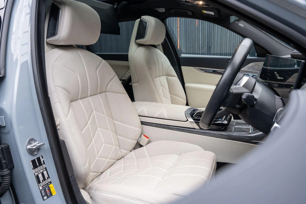 BMW i7 60 105.7Kwh M Sport Xdrive Grey #2