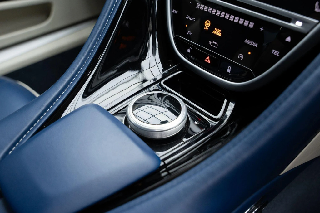 Aston Martin DB11 Amr V12 Coupe White #24