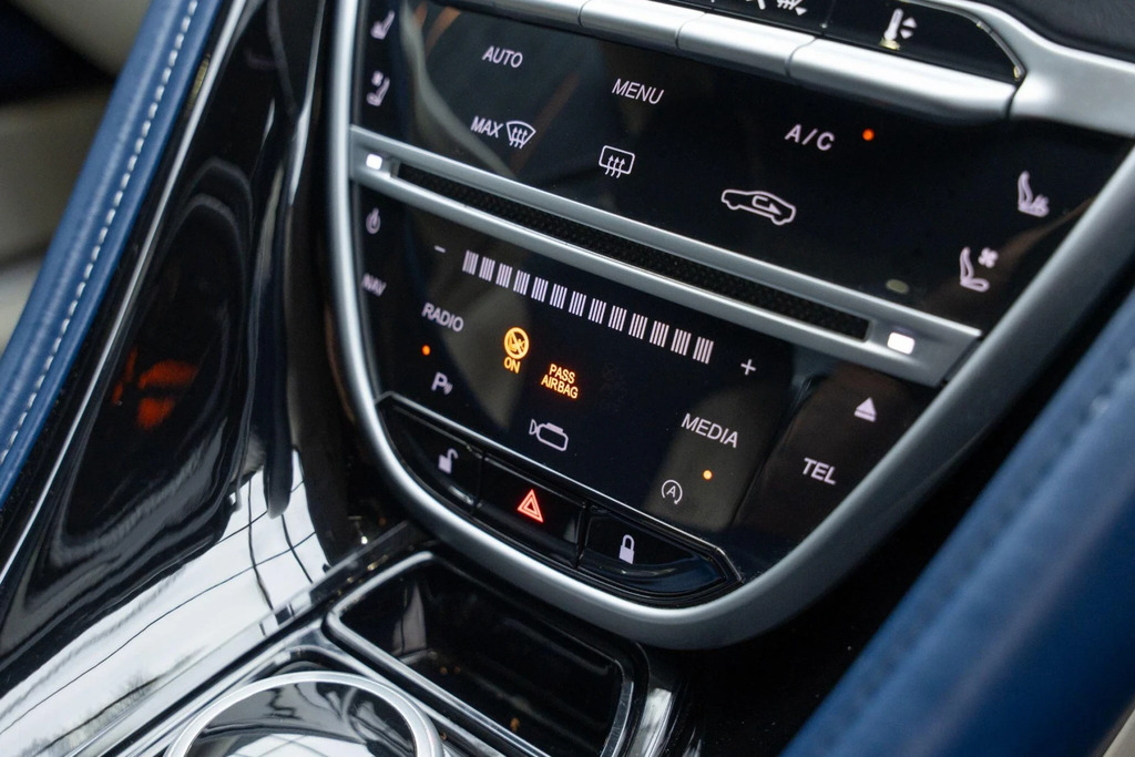 Aston Martin DB11 Amr V12 Coupe White #22