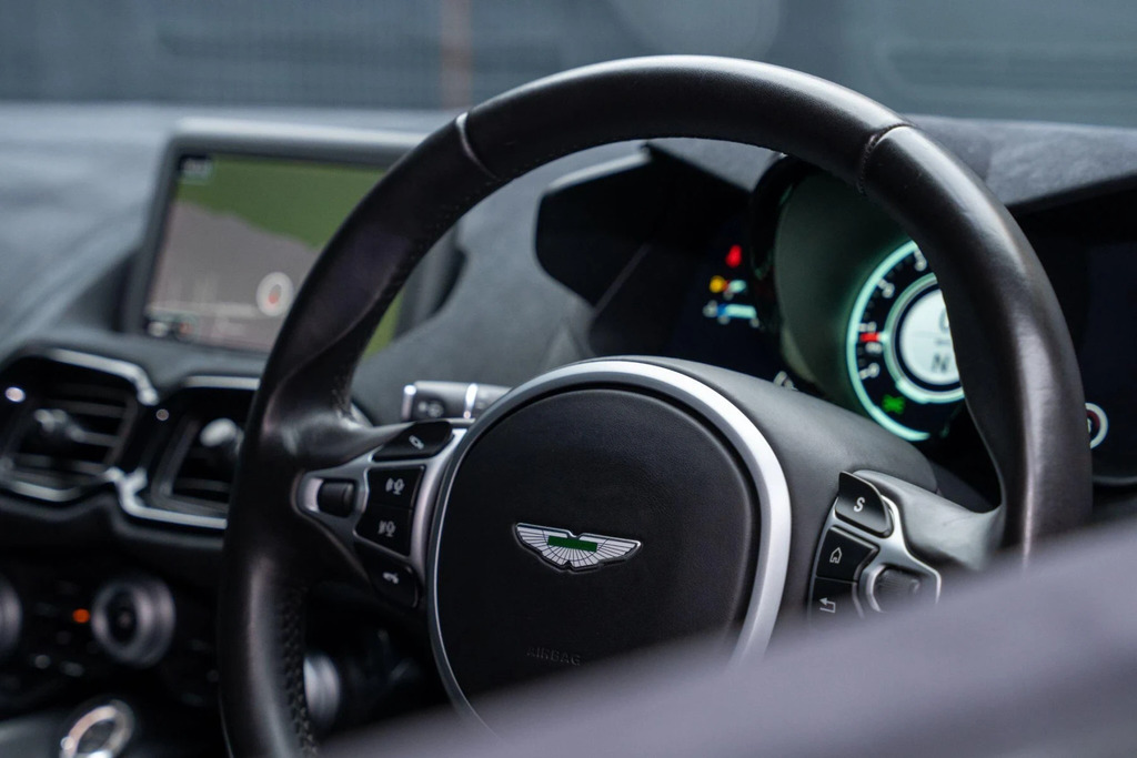 Aston Martin Vantage Vantage V8 Roadster Silver #36