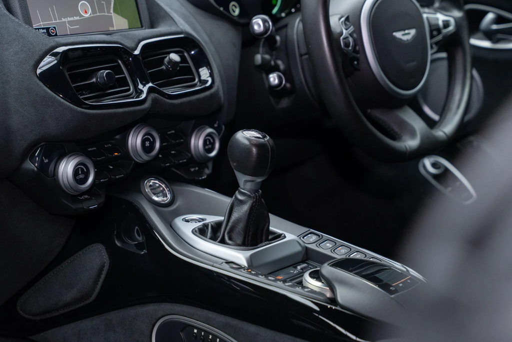Aston Martin Vantage Vantage V8 Roadster Silver #37