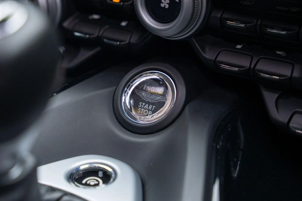 Aston Martin Vantage Vantage V8 Roadster Silver #11