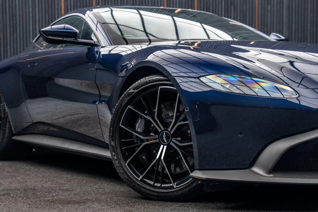Aston Martin Vantage Vantage V8 Roadster Silver #19
