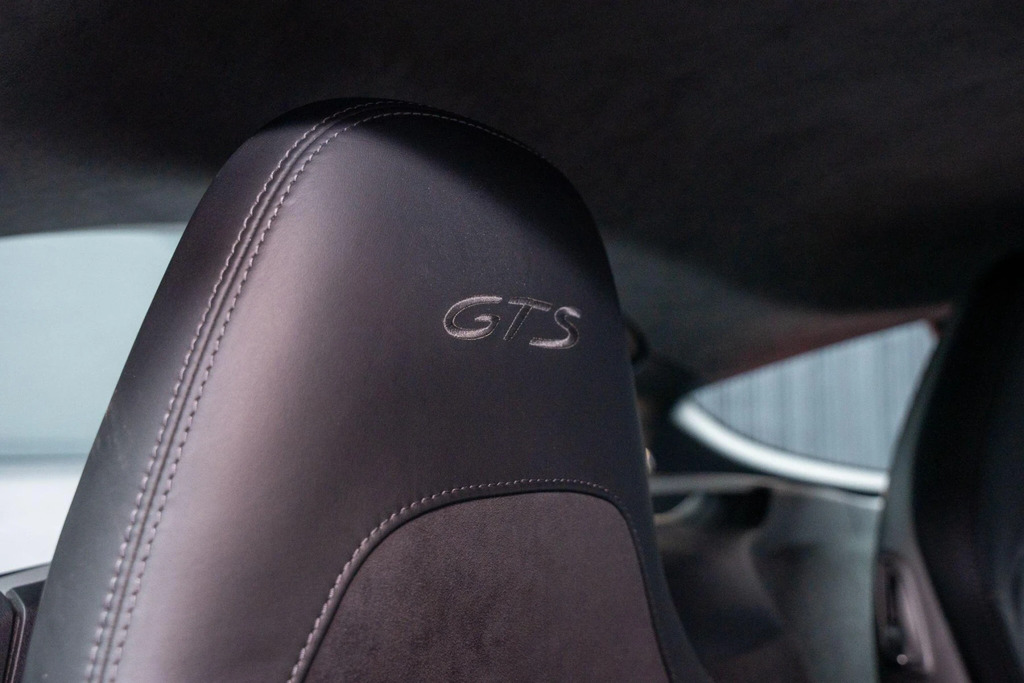 Porsche 718 Cayman 718 Cayman Black #37