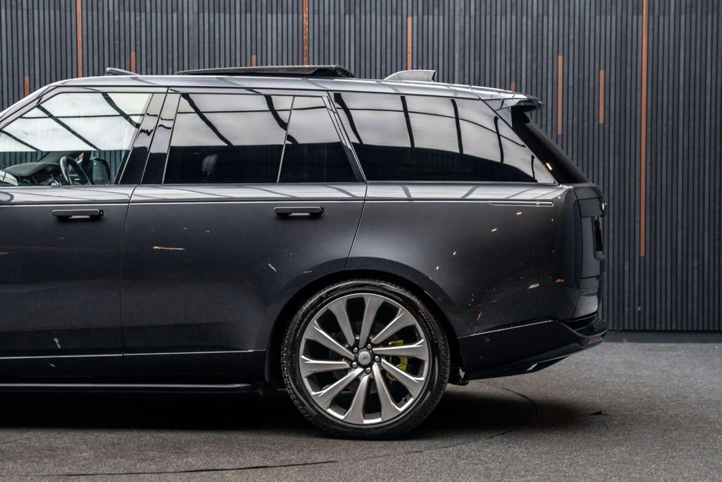 Land Rover Range Rover 4.4 P530 V8 First Edition Grey #17
