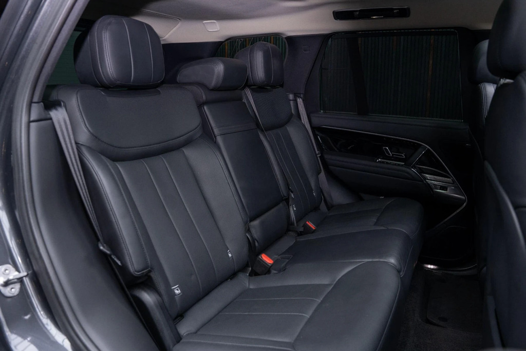 Land Rover Range Rover 4.4 P530 V8 First Edition Grey #14