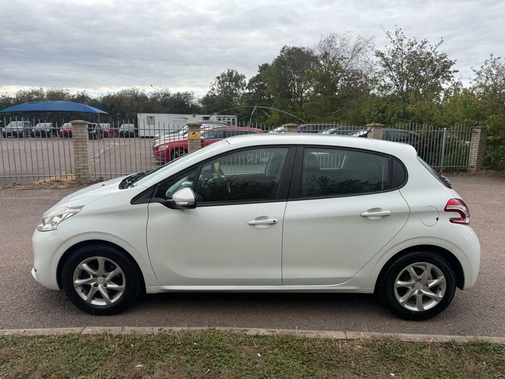 Peugeot 208 1.2 Puretech Active Euro 6 White #4