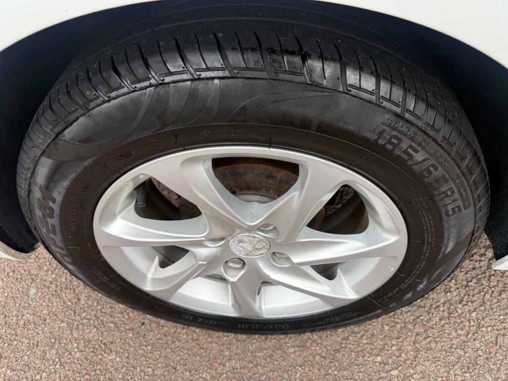 Peugeot 208 208 Active Silver #18