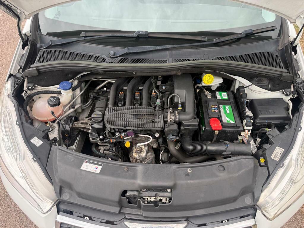 Peugeot 208 208 Active Silver #17