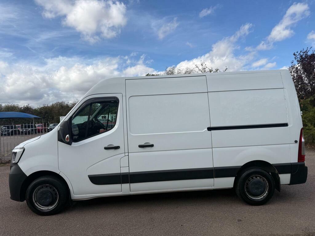 Renault Master 2.3 Dci Energy 35 Business Fwd Mwb Medium Roof Eur White #4