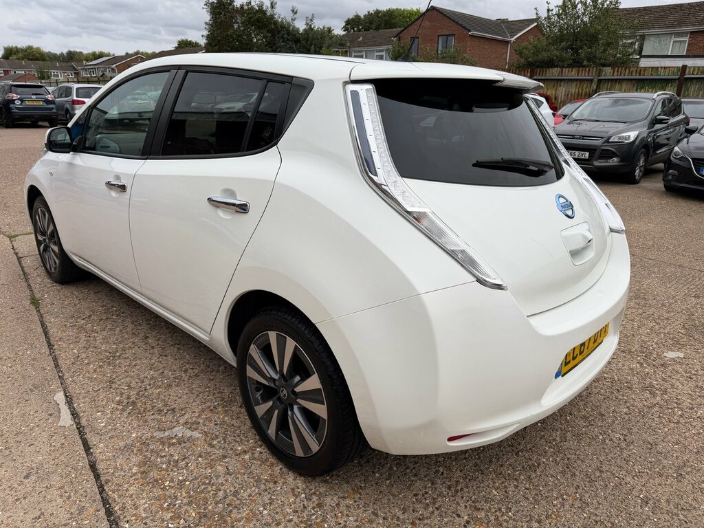 Nissan Leaf 30Kwh Tekna 5Dr, White #4