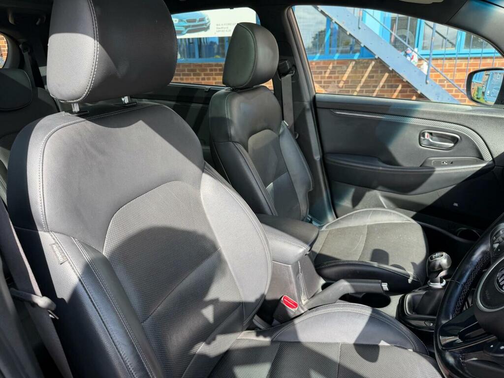 Kia Carens 1.7 Crdi 3 Isg 139 Bhp Silver #36