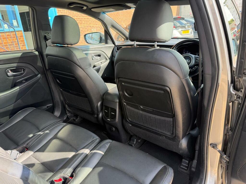 Kia Carens 1.7 Crdi 3 Isg 139 Bhp Silver #35