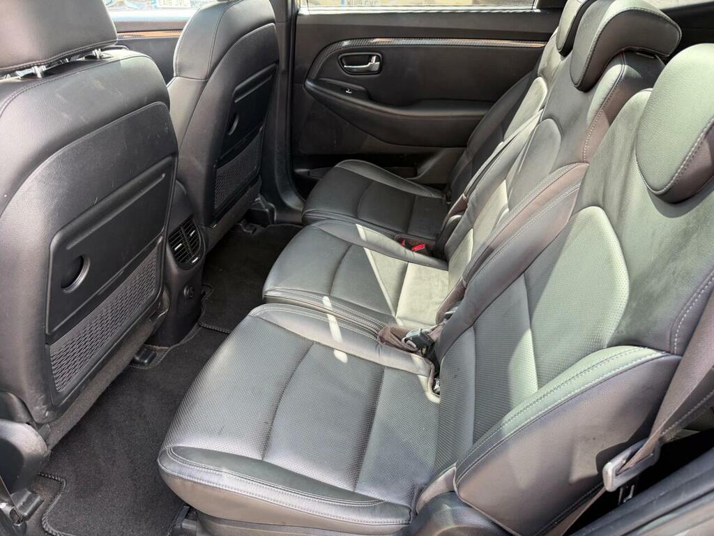 Kia Carens 1.7 Crdi 3 Isg 139 Bhp Silver #39